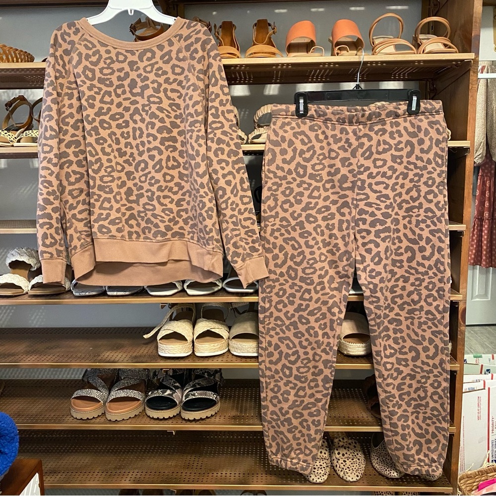 Brown & Gray Cheetah Print Sweatshirt & Pants